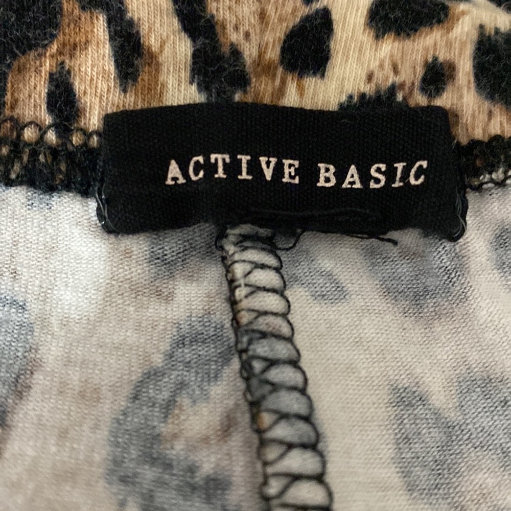 Active Basic leopard pattern leggings - Size Small - Picture 5 of 11